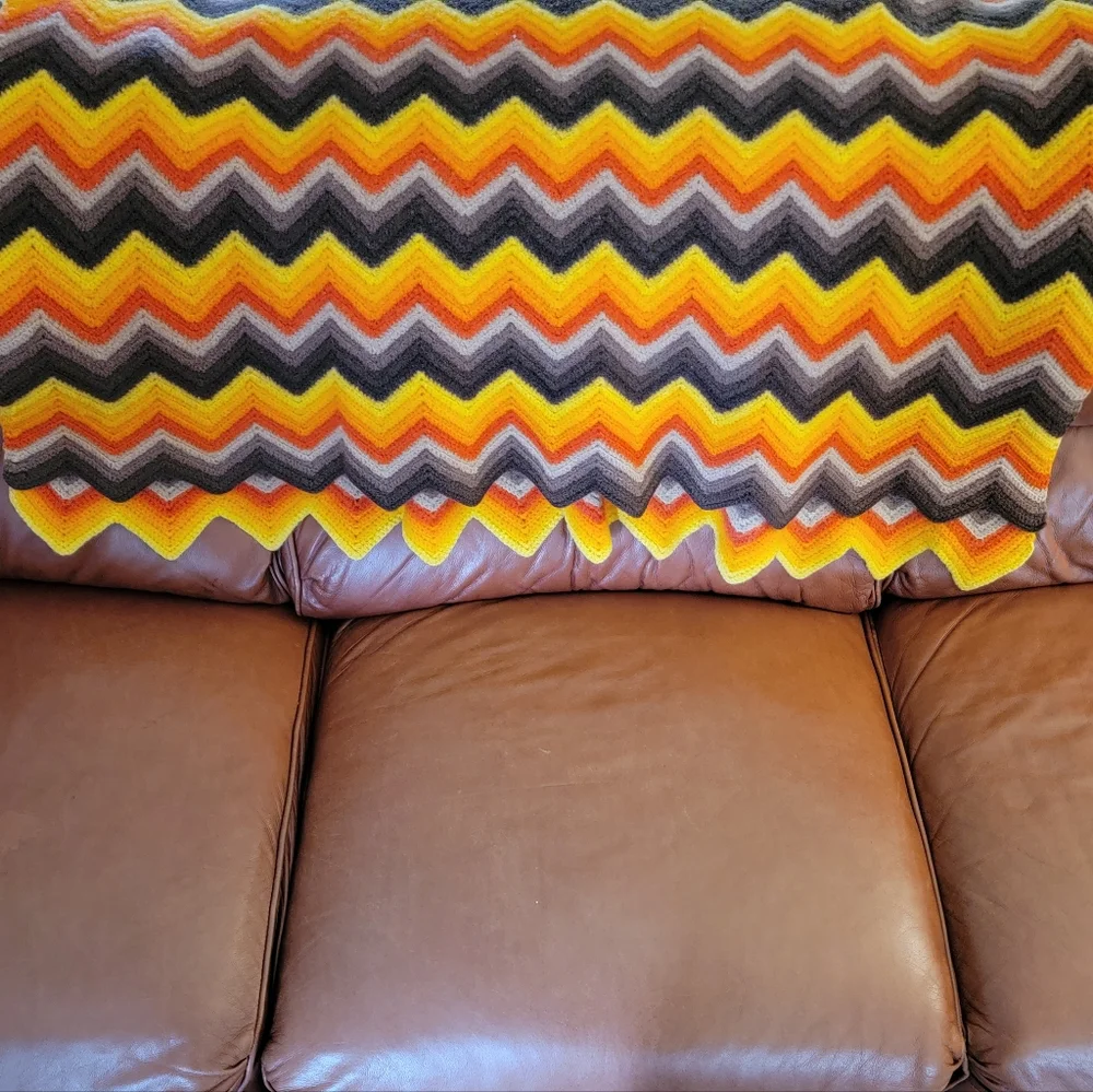 Vintage Handmade Crochet Throw Blanket Afghan Chevron Pattern Warm Retro Tones‎